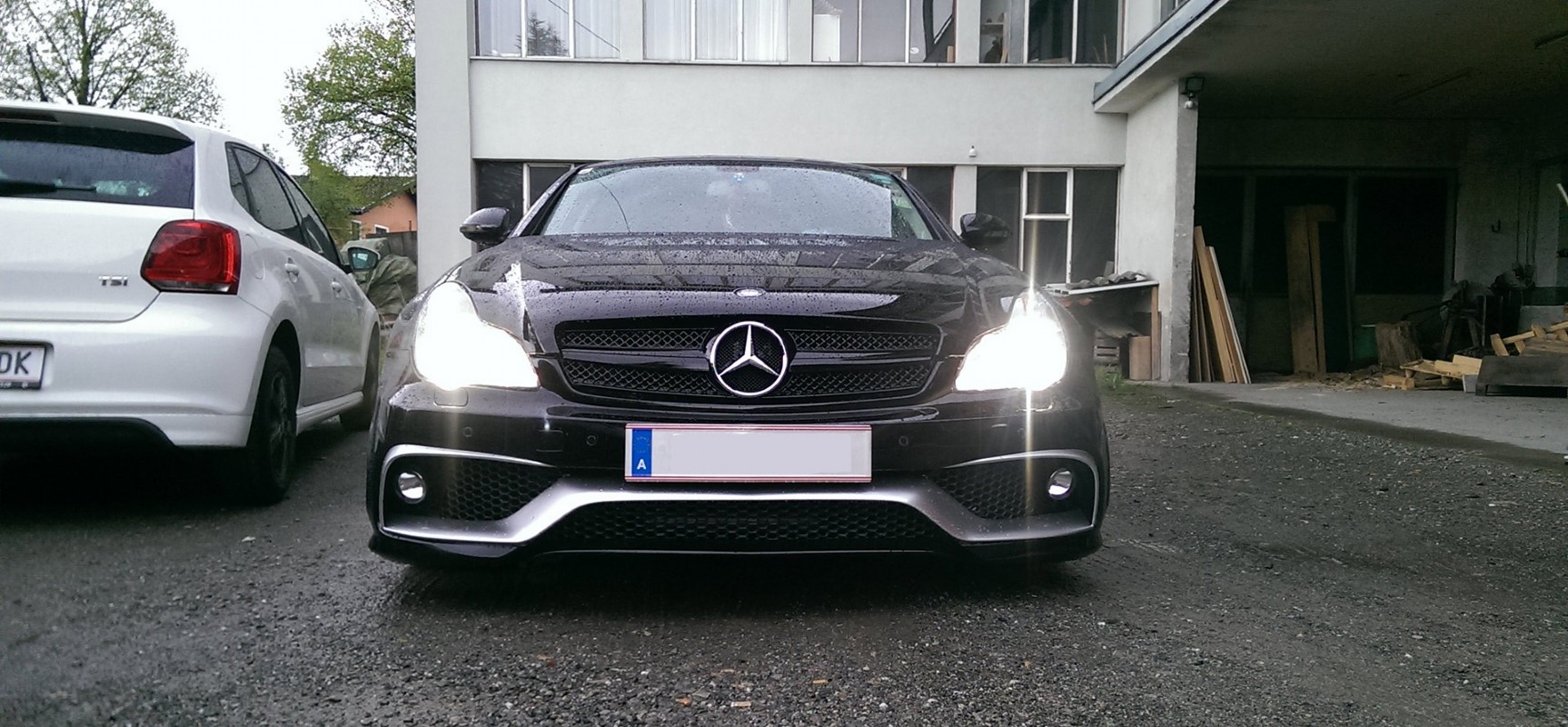 Auto mit Spritzfolie